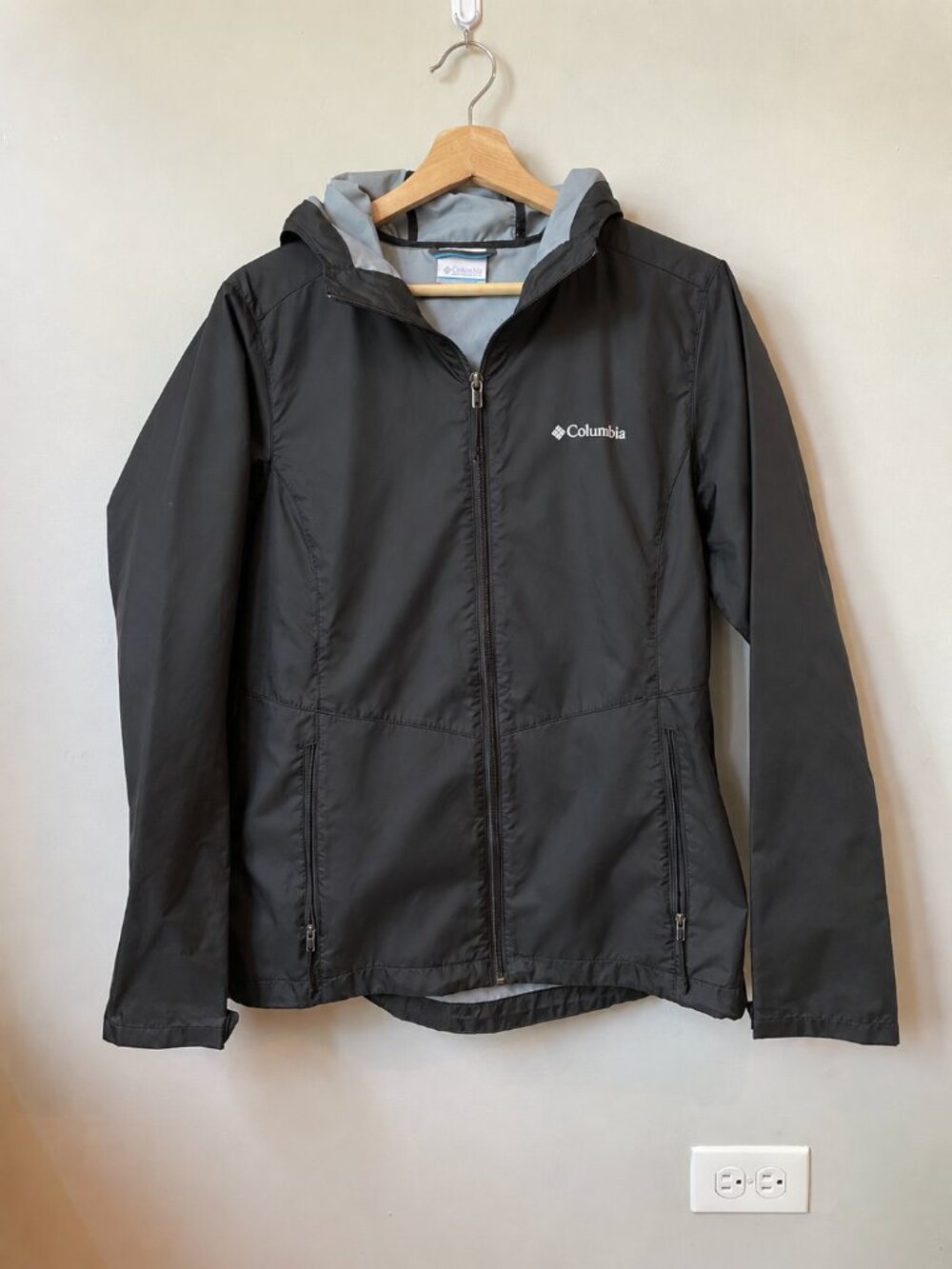 Columbia Women’s Medium Black Hooded Rain Jacket Lightweight Windbreaker Zip